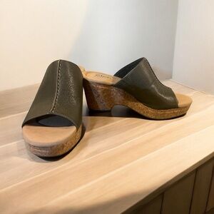 Clark’s Size 6 NIB Giselle Orchid in Olive Green Leather